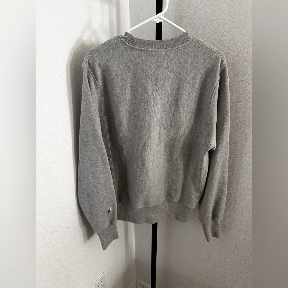 Champion size small sweater - Picture 4 of 4